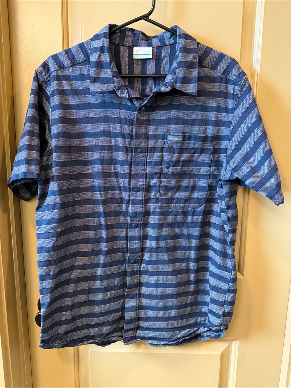 Columbia Men's Navy & Light Blue Horizontal Stripe Short-Sleeve Button Shirt